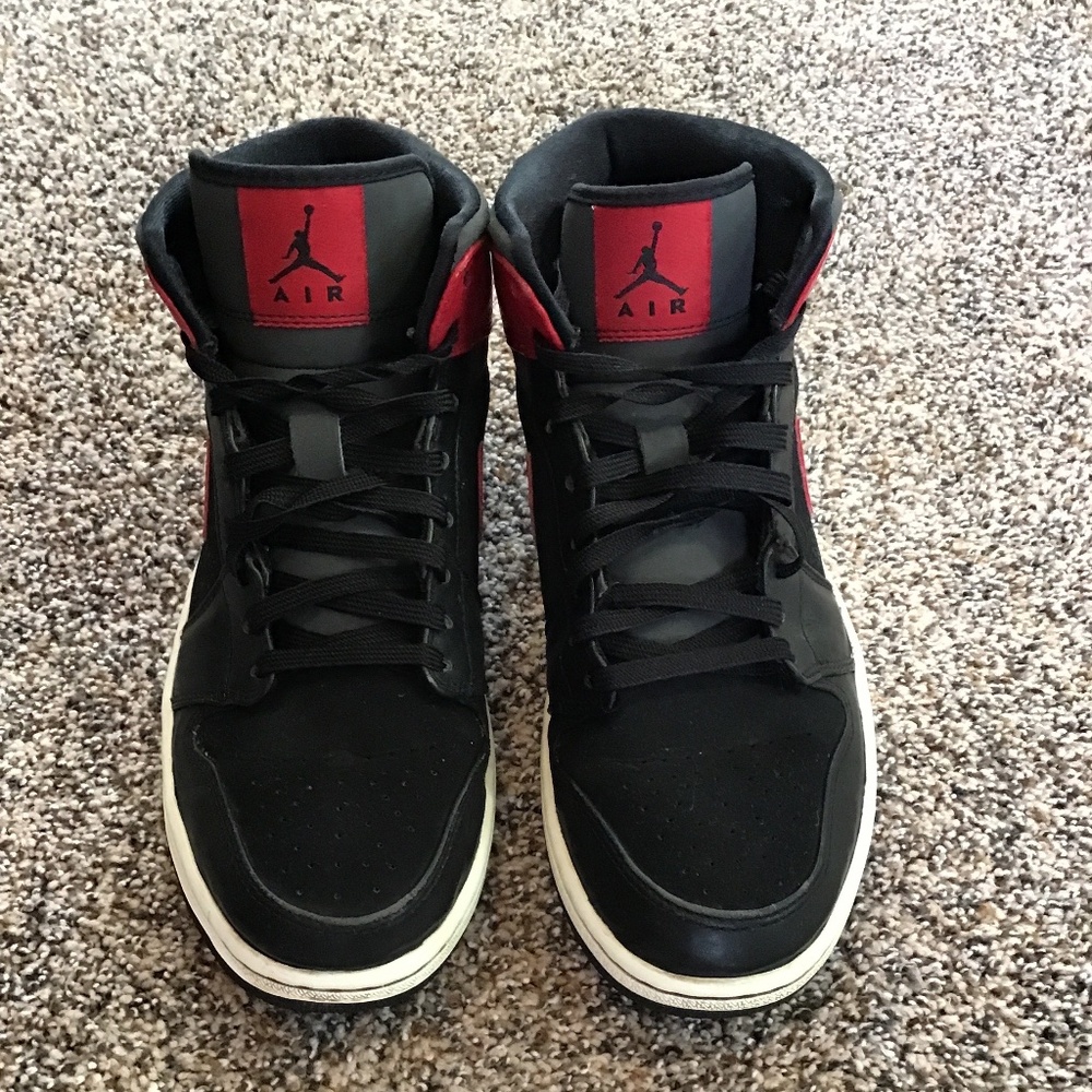 Men’s NIKE Air Jordan 1 Mid ‘Gym Red’ Sz 9.5